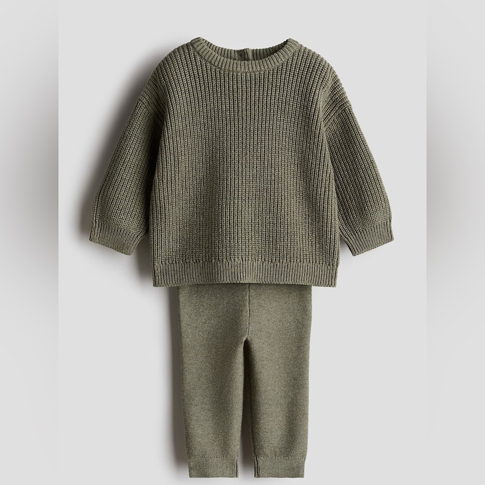 Cozy Knit Sweater & Legging Set - Olive Green! Like new 2-4m but will fit till 6